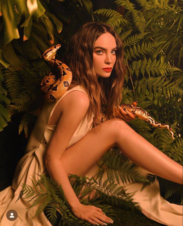 Y es que Belinda en repentinas ocasiones, ha aclarado al público que no tiene un noviazgo con Gonzalo Hevia Bailléres, dueño y CEO de una empresa de movilidad. Trabajo por el cual le atribuyen el regalo costoso que recibió Belinda el día de su natalicio.