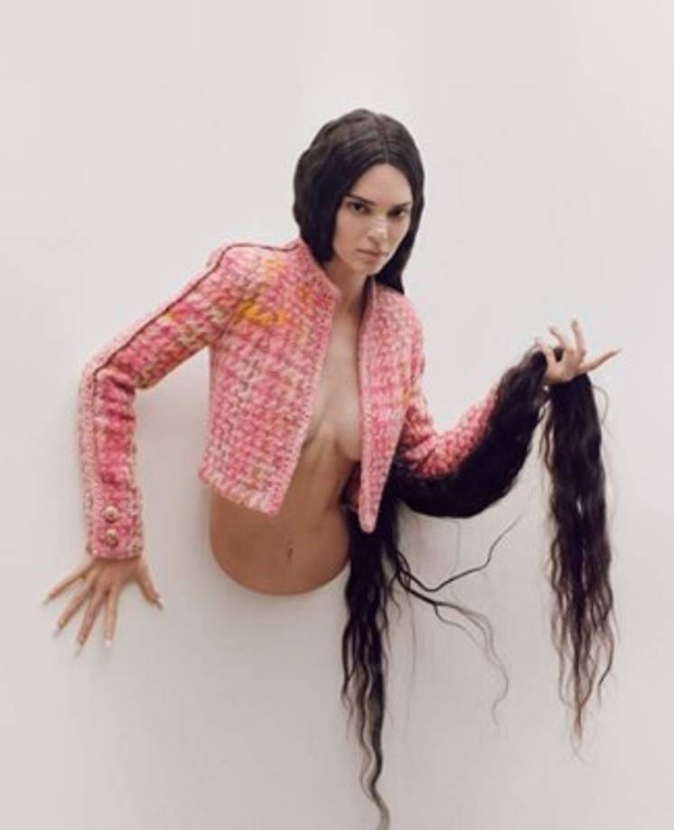 Jenner posó con un diminuto bikini de dos piezas que le ganó más de 8 millones de likes en poco tiempo de estar en las redes.