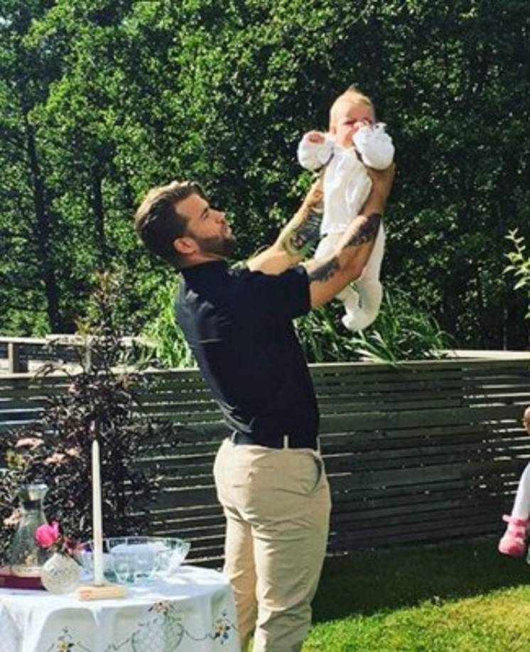 Además de compartir sus rutinas de ejercicio, Oskar también publica mensajes espirituales, con la esperanza de interceptar a los usuario que necesiten recibir la Palabra de Dios.