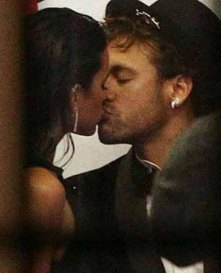 Momento en que Neymar se besaba con Bruna Marquezine.