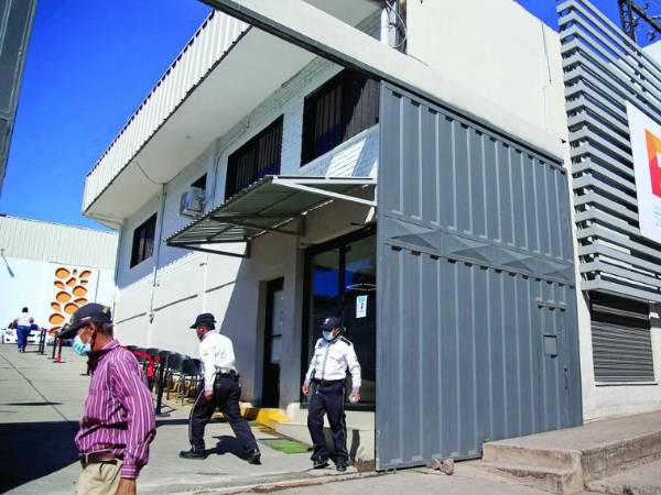 Se estima que estas identificaciones no reclamadas probablemente pertenecen a hondureños que han emigrado fuera del país, sin embargo, el dato no ha sido confirmado. Imagen de archivo.