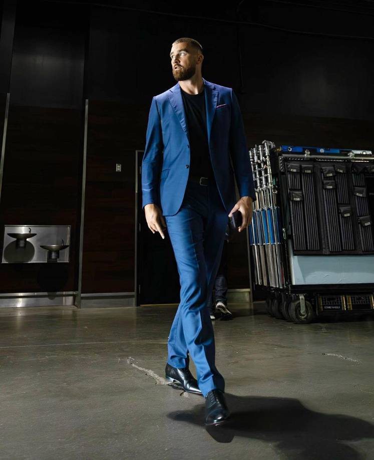 “Le lancé la pelota y le dije: ‘Te he visto triunfar en el escenario de Arrowhead y puede que tengas que venir a verme triunfar en el escenario de Arrowhead y ver cuál de los dos está un poco más iluminado. Así que ya veremos qué pasa en un futuro próximo”, confesó.