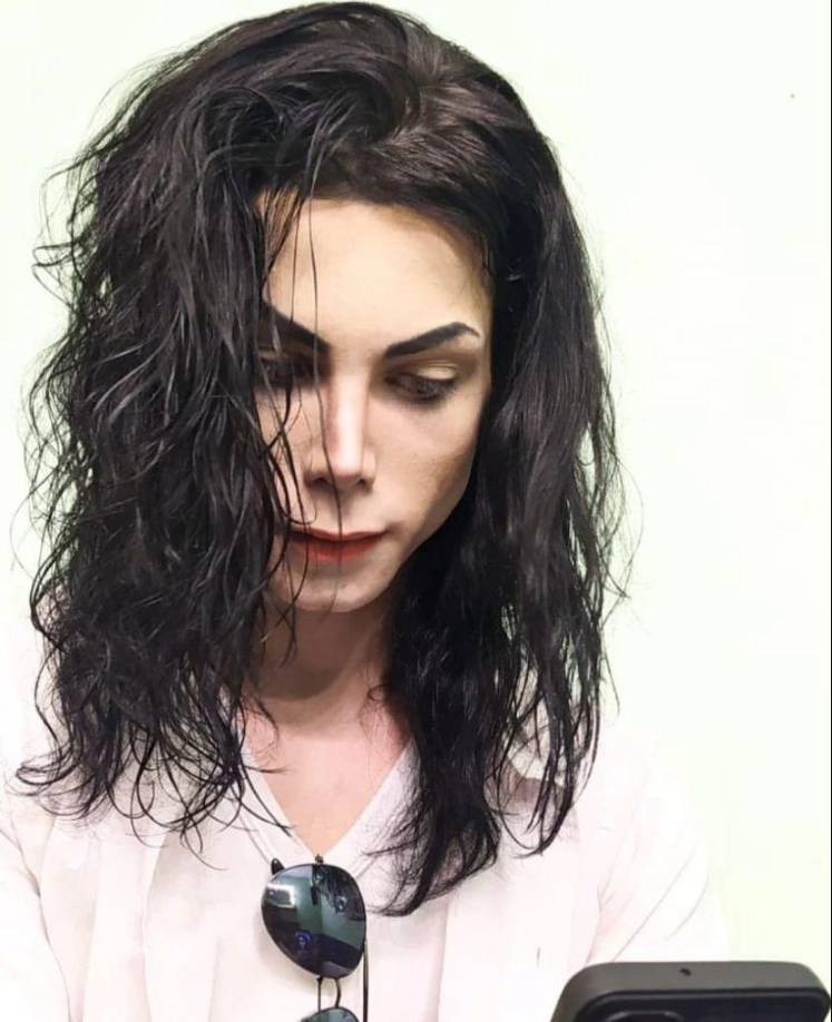 Leo también se hizo dos liposucciones para que su contextura física fuera lo más parecida a la de Jackson.