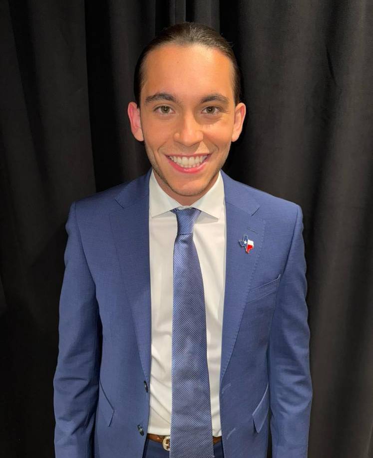 Espina también hizo una referencia directa al expresidente y candidato republicano Donald Trump, citando al exmandatario de su partido, Ronald Reagan.