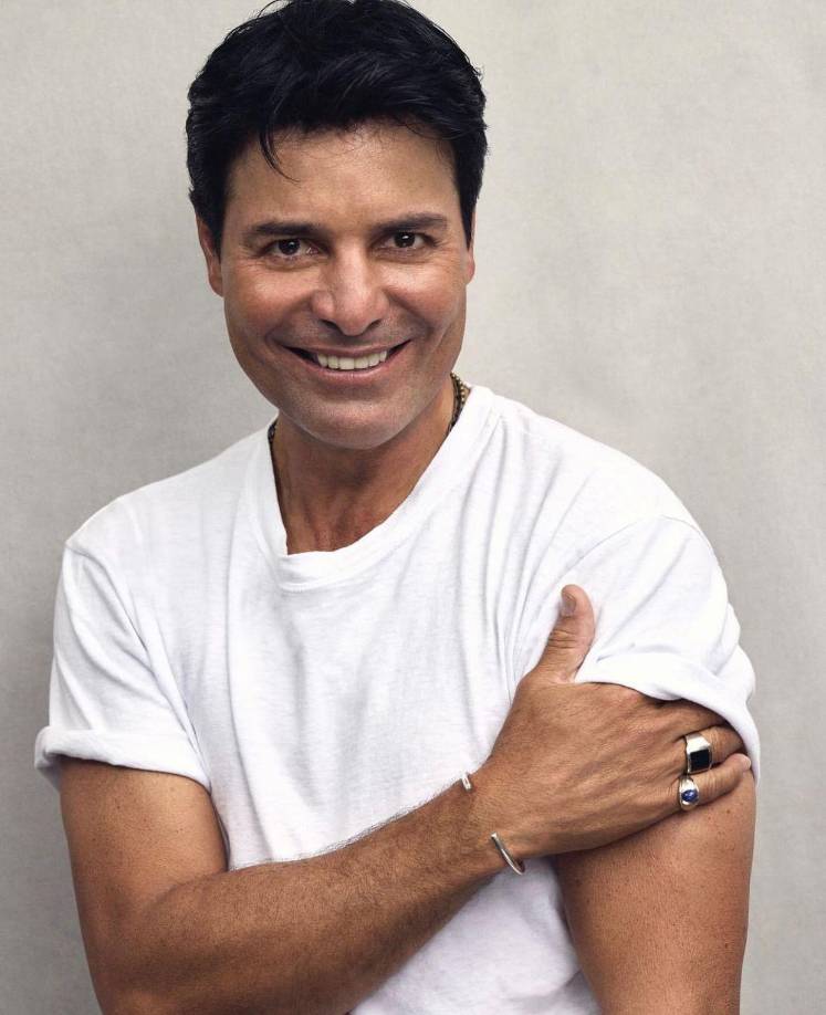 Sonríe con picardía Chayanne y asegura que todo se resume en la música. “Por eso he puesto tanto cuidado en este nuevo disco”. Titulado “Bailemos otra vez”, esta producción de nueve canciones se concibió como una “carta de agradecimiento musical” para el público que lo ha apoyado desde su infancia.