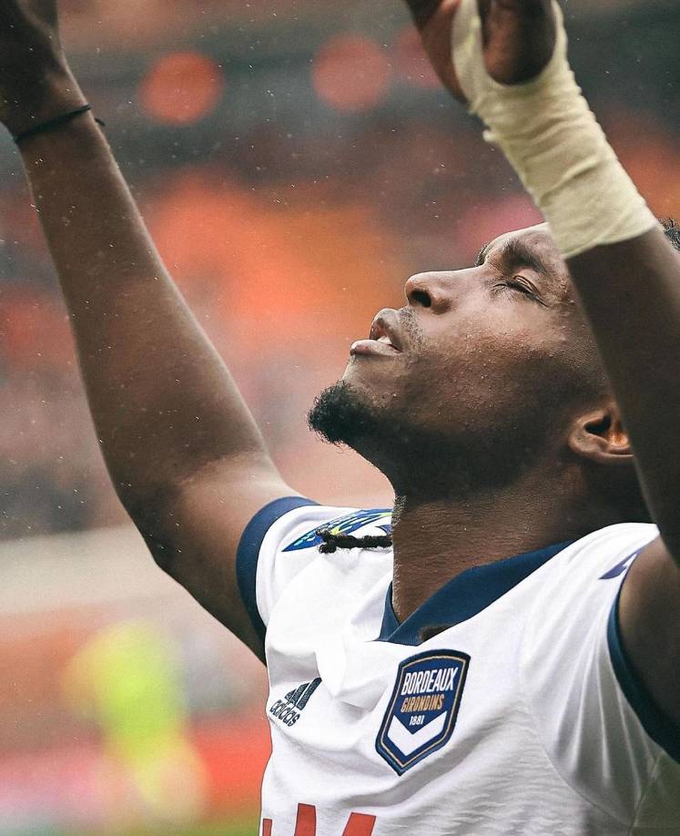 El delantero hondureño Alberth Elis anunció en la reciente semana el alta médica oficial para volver a los campos de juego tras fracturarse el cráneo con el Girondins de Burdeos de la Ligue 2 de Francia.