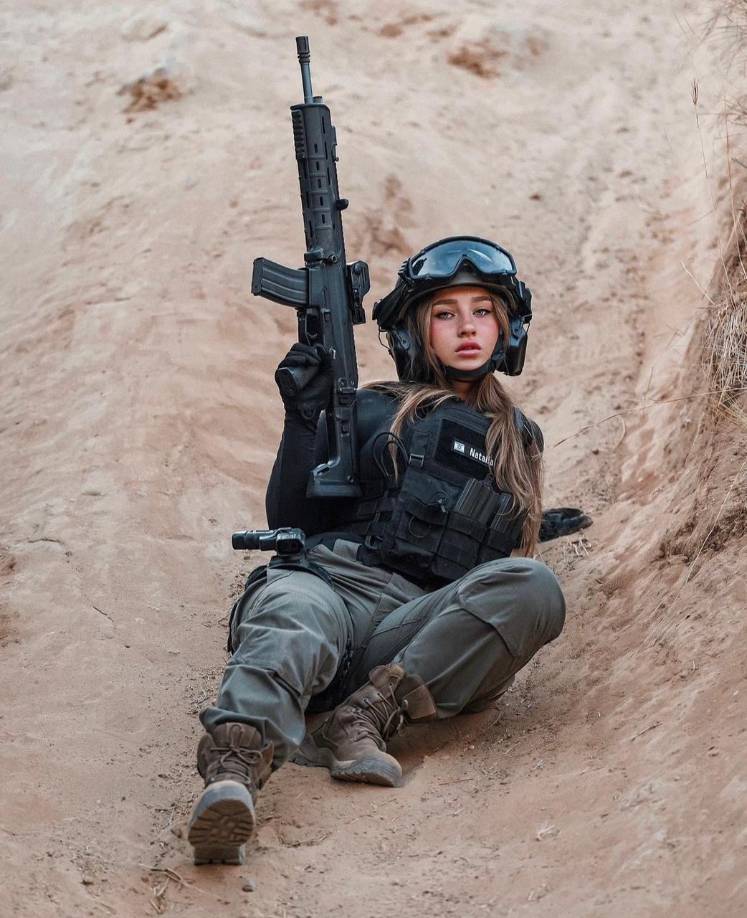 Natalia Fadeev es una influencer israelí, de 23, años, que en 2022 realizó el servicio militar en su país. 