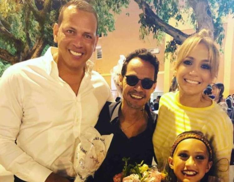 En muchas ocasiones la expareja ha sido captada compartiendo eventos familiares, en los que también ha participado Álex Rodríguez, la actual pareja y futuro marido de JLo.