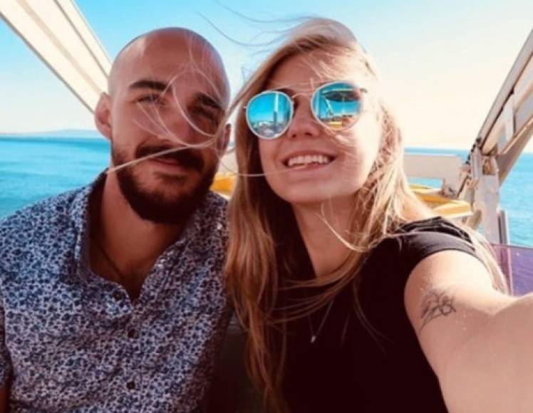 Los padres de Petito notificaron la desaparición de la joven el pasado 11 de septiembre, tras diez días de no tener noticias de ella y luego de que su novio de 23 años, volviera solo a la vivienda de sus padres en Florida el 1 de septiembre en la furgoneta a bordo de la cual los jóvenes emprendieron un viaje por reservas y parques nacionales de EEUU.