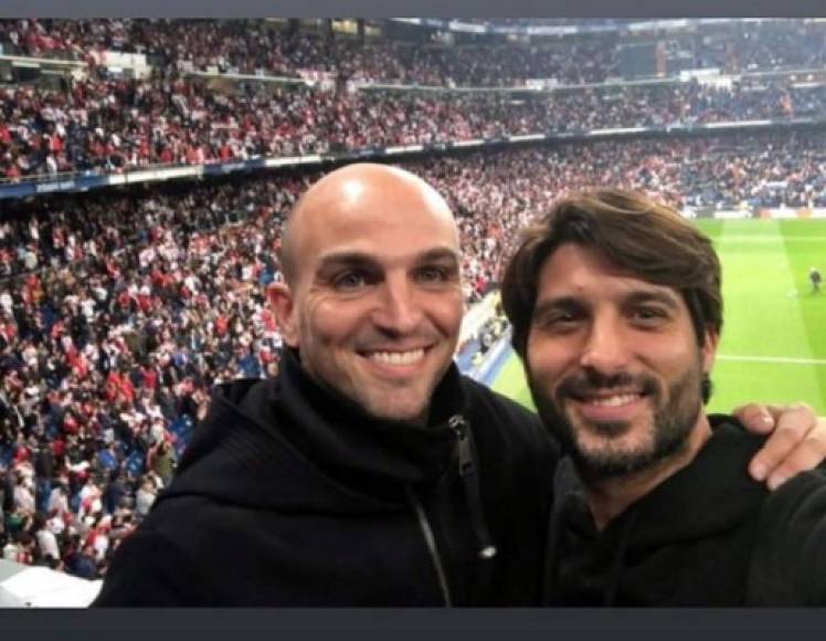 Esteban Cambiasso y el Chori Domínguez, juntos en las gradas del Santiago Bernabéu.<br/>