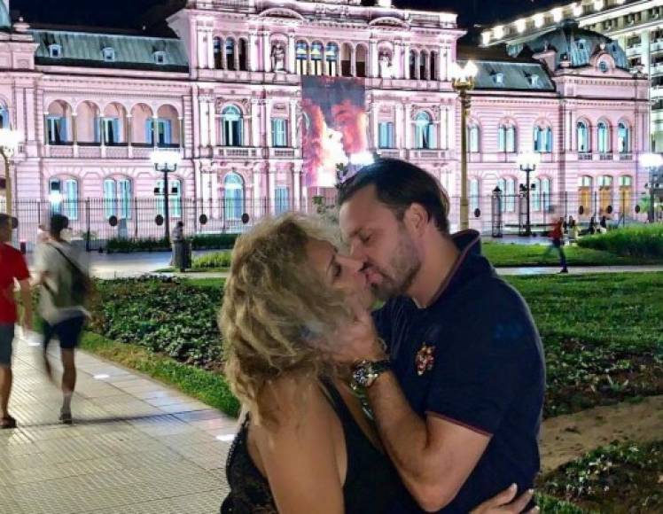 En 2017 Laura Bozzo confirmó que su historia de amor había llegado a su fin por una supuesta infidelidad por parte de Cristian Zuárez.