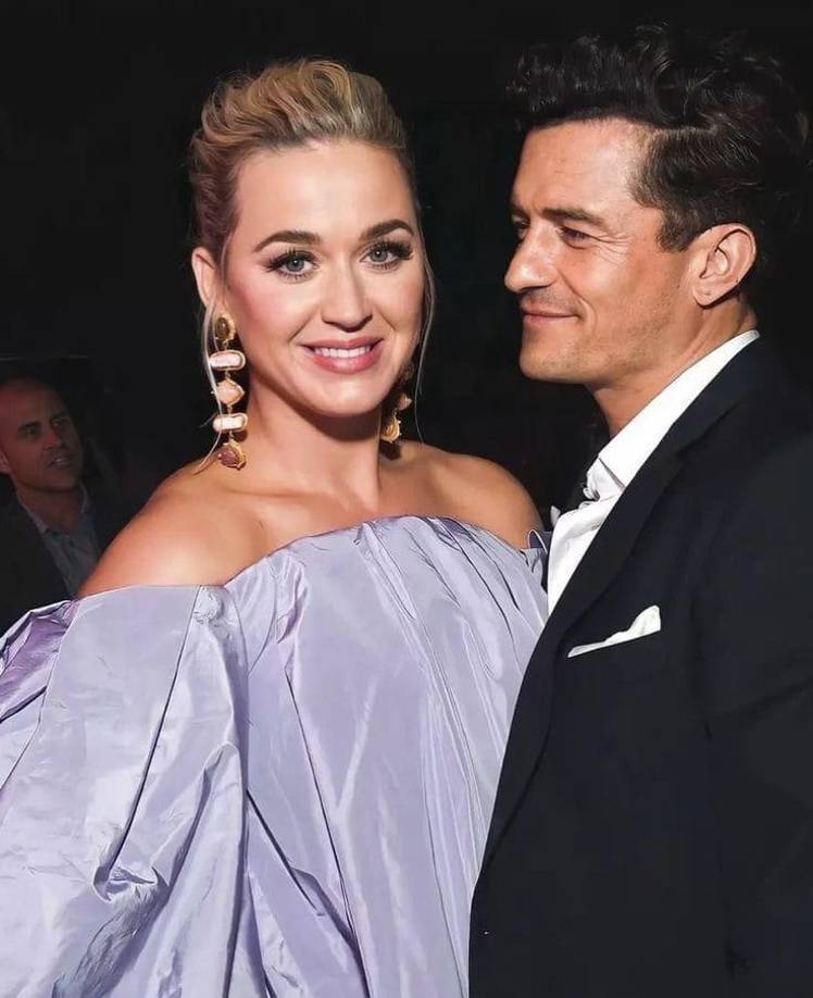 El gerente comercial, Bernie Gudvi, actuó en nombre de la cantante durante la compra y presentó una demanda para hacer cumplir la venta. El 15 de julio, Westcott firmó un acuerdo con el representante de Katy Perry para vender la casa por 15 millones de dólares en efectivo. 