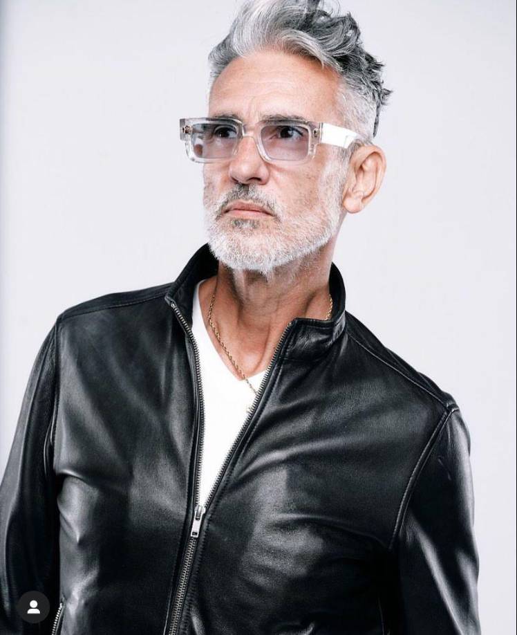 Desde hace un tiempo, Miguel Varoni venía trabajando en un “cambio extremo”. Según su cirujano Alan González el actor estaba bastante “envejecido” luego de haber presentado una “importante pérdida de peso” que nada tuvo que ver con una dieta. La baja fue atribuida a una secuela luego de contraer coronavirus.