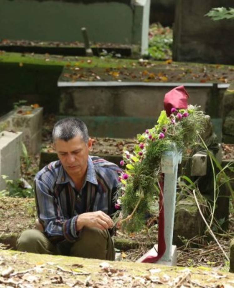 En algunas comunidades de Honduras los cementerios fueron destruidos total o parcialmente tras el paso devastador del huracán Mitch, a finales de octubre e inicios de noviembre de 1998.<br/>