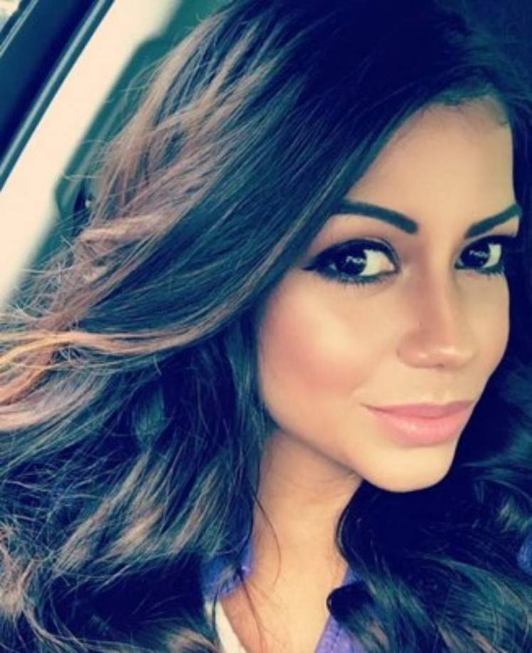 Sirle según diversos medios internacionales en el 2013 fue hospitalizada producto del dolor que sintió durante las relaciones sexuales con el jugador.