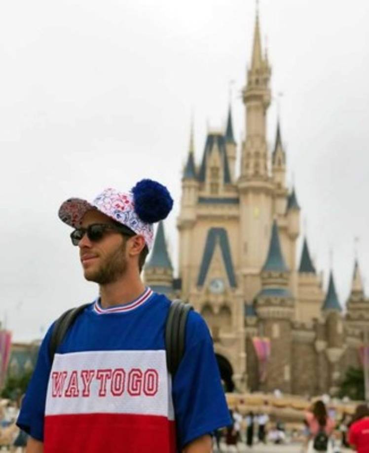 Sergi Roberto, futbolista del Barcelona que no fue convocado por España, estuvo de vacaciones en Japón.