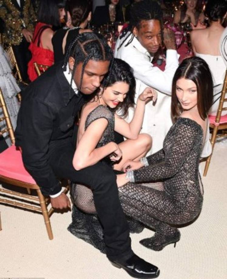 'Anna es extremadamente restrictiva sobre quién puede comprar un boleto. Muchas personas que conozco que son amigos y tienen el dinero para pagar, han sido rechazadas. Anna decide que no pueden ir', dijo una socialité a Page Six.<br/><br/>Cabe recordar que todo lo que se recauda de la venta va directamente al Instituto, que de manera autónoma debe buscar sus recursos. El año pasado se recaudó la suma histórica de 15 millones de dólares.