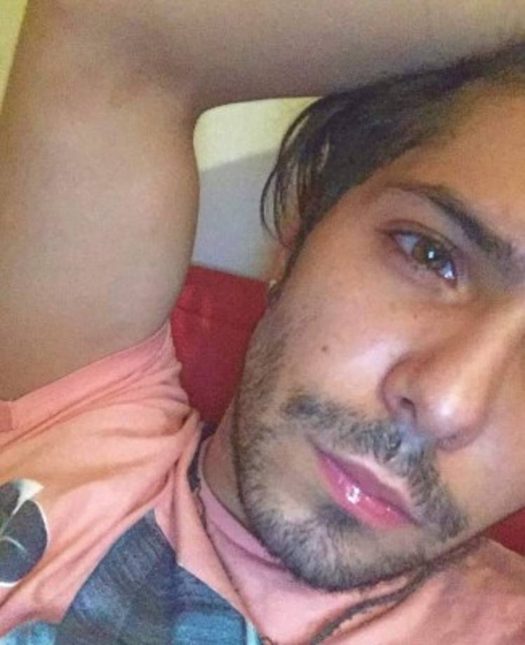 Fue en 2017 cuando decidió incursionar en la música cuando se integró el grupo Khalí, cuyo género es reggaeton, y esta integrado por Alex Flores, Emilio Romero y Tavo Villaurrel, en ese mismo año estrenaron su primer sencillo 'Esa noche'.