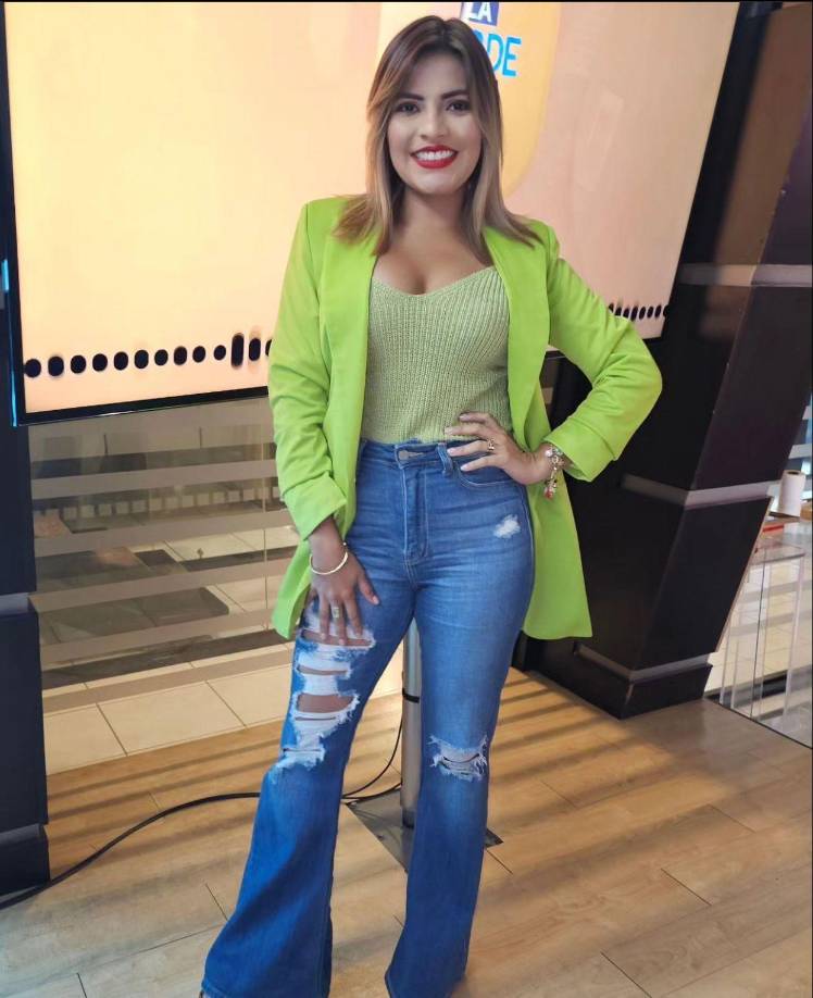 A pesar de los comentarios de sus colegas sobre el tema de su suepuesto embarazo, Saraí Espinal dijo al medio en que labora, que no está embarazada y que solo se trató de una más de las bromas que realizan sus compañeros.