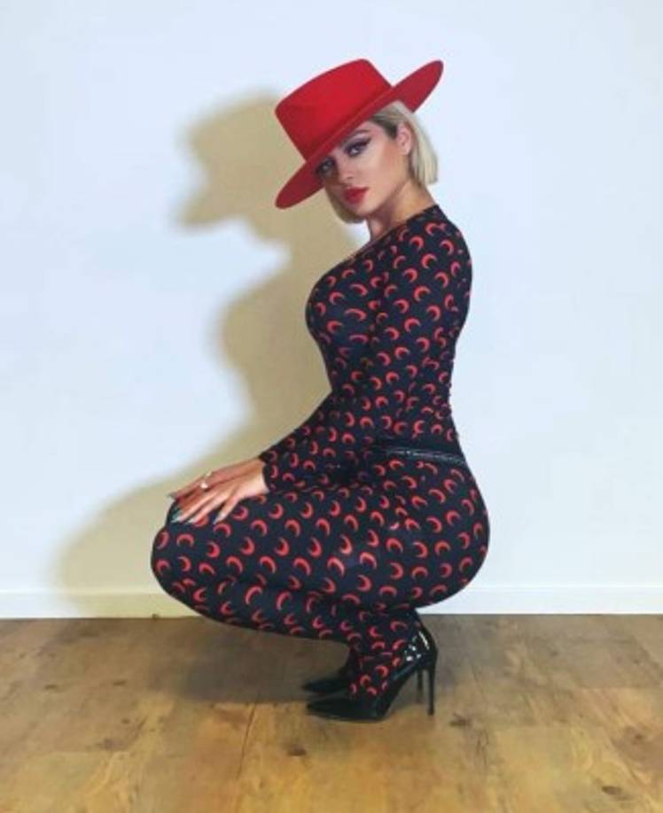 La estrella estadounidense ha querido dar un ejemplo de aceptación publicando sus fotografías sin ayuda de retoques digitales para mejorar su apariencia.