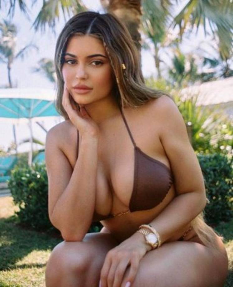 TE PUEDE INTERESAR: <a href='https://www.laprensa.hn/fotogalerias/farandula/1360309-411/kendall-jenner-maluma-calvin-klein-campa%C3%B1a-llena-celebridades' style='color:red;text-decoration:underline' target='_blank'>Desde Kendall Jenner a Maluma, Calvin Klein revela campaña llena de celebridades</a>