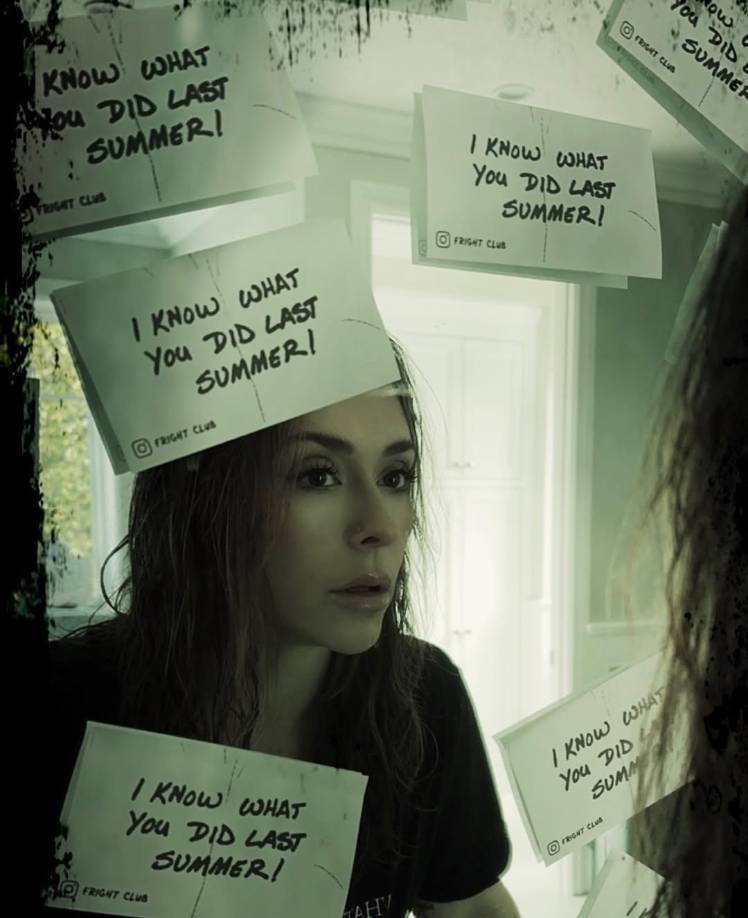 La actriz estadounidense confirmó el viernes 13 de diciembre de 2024 que formará parte de la nueva película de la franquicia ‘I Know What You Did Last Summer’ (‘Sé lo que hicieron el último verano’) de una forma muy curiosa y con la siguiente frase:“Nunca es tarde para volver. Julie James está regresando. ¡Sé lo que harás el próximo verano!”, escribió en una publicación de Instagram acompañada de una fotografía de ella mirándose en un espejo que tiene pegadas notas que anuncian ‘I Know What You Did Last Summer’.