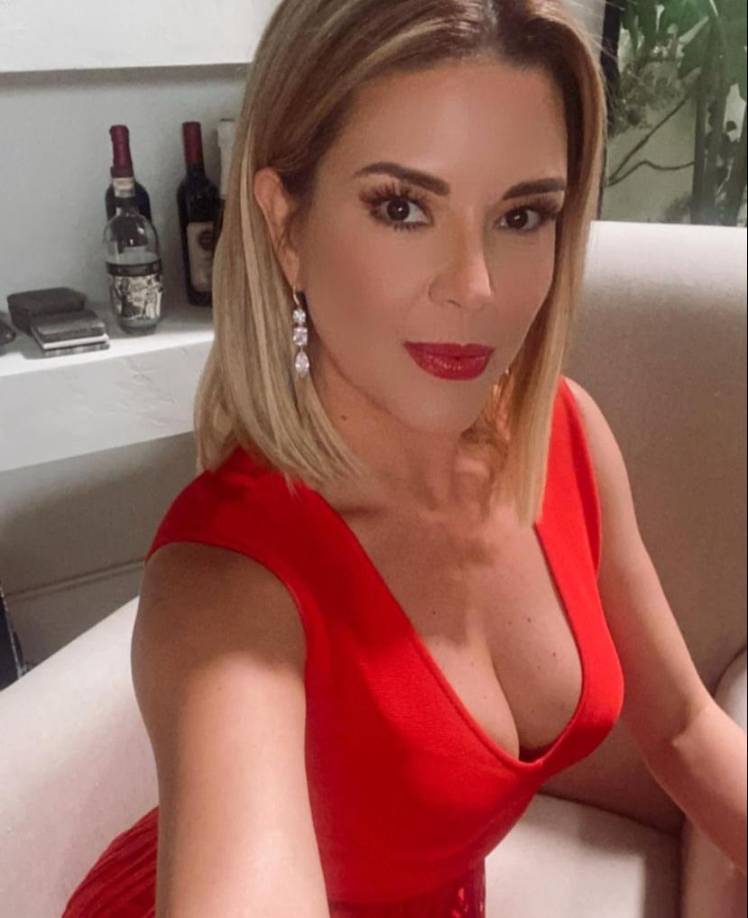 La actriz y exreina de belleza, utilizó sus redes sociales, donde hizo un live con sus seguidores tras la celebración de Miss Universo 2023, donde criticó al certamen y sobre todo al discurso de empoderamiento que maneja.