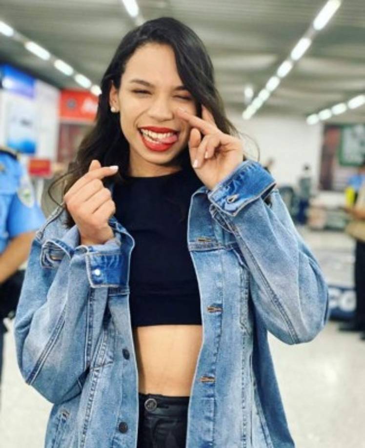 Angie Flores regresó a Honduras días después de alcanzar el segundo lugar en La Academia, con un margen 0.04 detrás de Dalú, para celebrar con sus compatriotas.