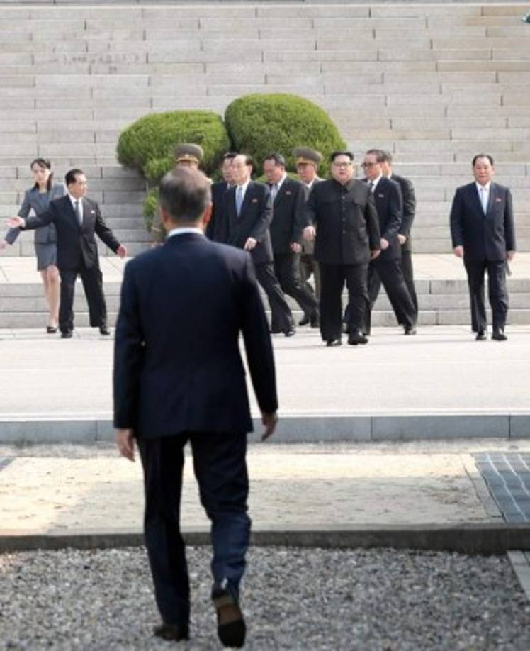 Corea del Norte es una de las sociedades más controladas del mundo, pero aún así la seguridad que rodea a su líder es férrea y el gobierno deja nada al azar.