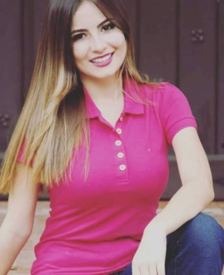 Shirle Cálix - Tigo sport<br/><br/>Shirle es la cara de Tigo Sport que se encarga de transmitir la mayoría de partidos de la liga nacional de Honduras. Es bella y simpática.