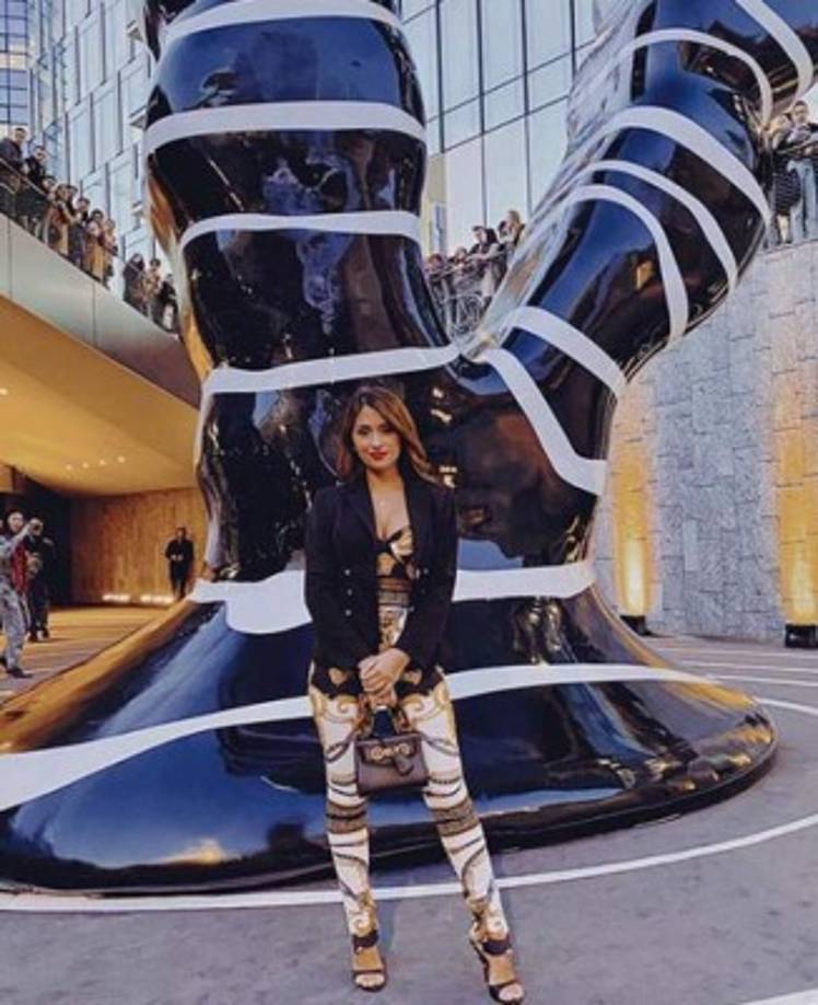 Además de modelo fitness, ahora Antonella está al frente de la firma de moda infantil Enfans, un negocio familiar que abrió con su hermana mayor Paula en Rosario, la tierra donde nació y conoció al padre de sus tres hijos, Thiago, Ciaro y Mateo, y que solo funciona a través de Internet.