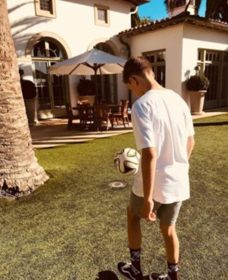 Romeo es heredero de los intereses de su padre. ¿Llegará a brillar como su papá en el fútbol?.