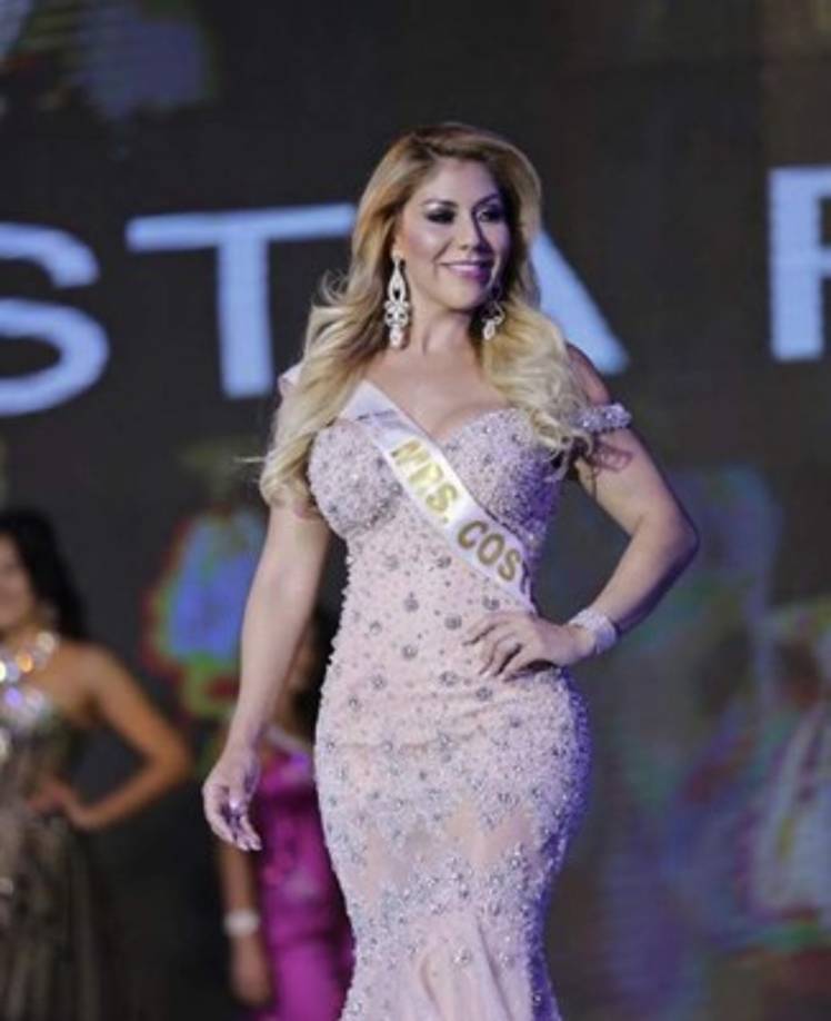 La rubia de ojos claros se coronó el año pasado como la nueva Mrs Universe Costa Rica 2018.