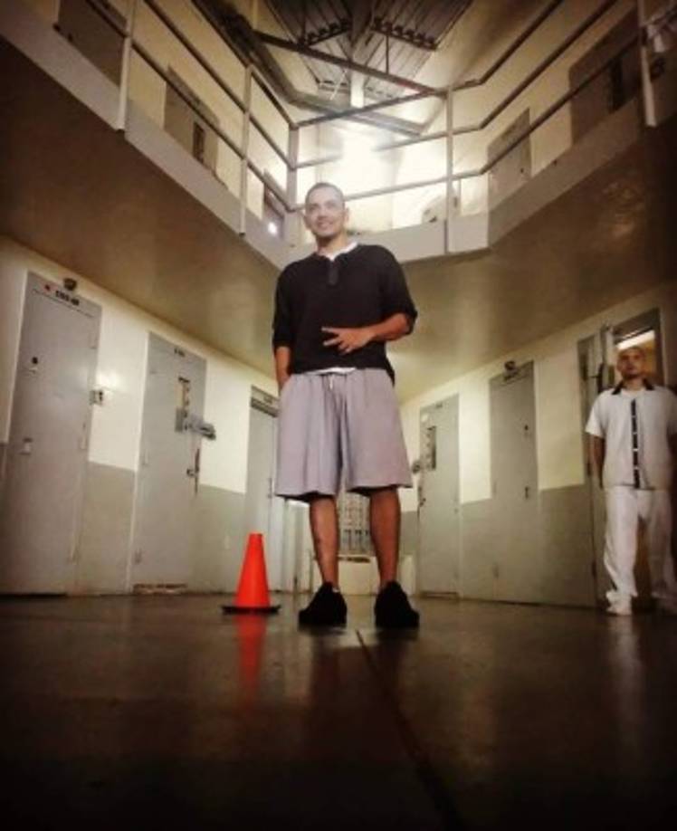 El famoso Youtuber hondureño llegó a Estados Unidos después del huracán Mitch, a sus 23 <br/>se vio involucrado en robos de joyas y tiendas, y fue detenido y condenado a 20 años de cárcel.