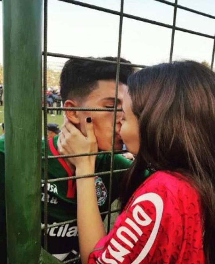 Sobre el inicio de su relación, la chica nos reveló: “El amor surgió precisamente por el fútbol, nuestras primeras platicas solo eran de fútbol”.