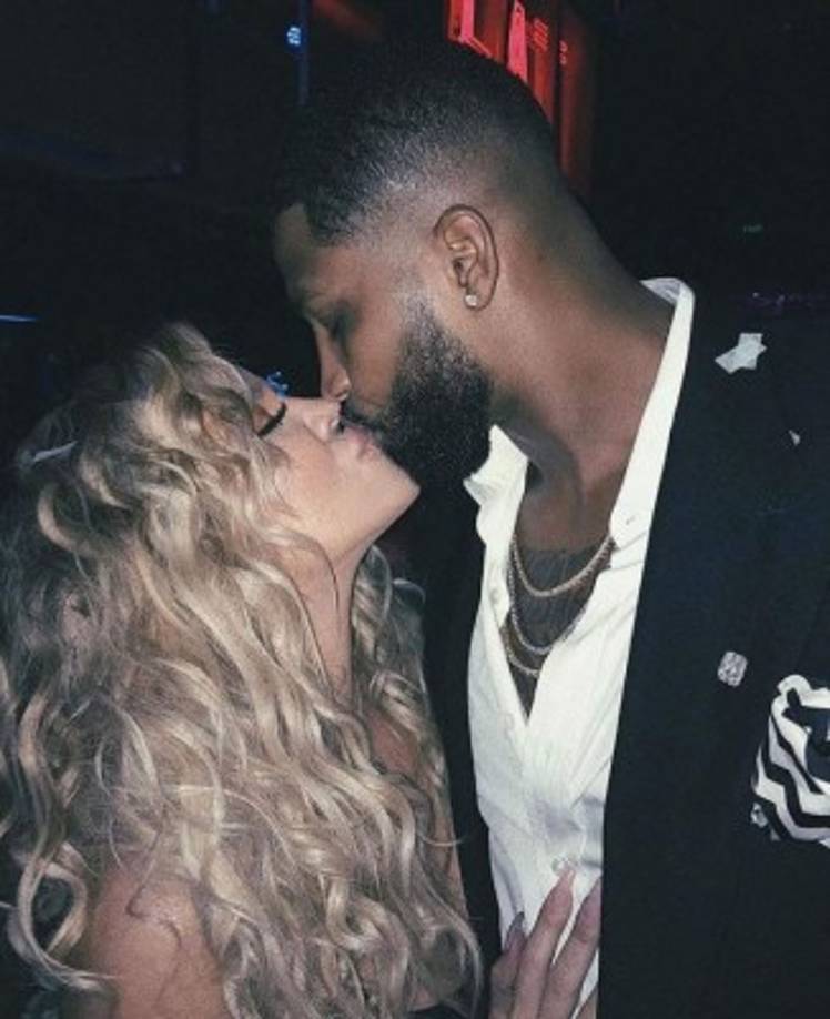 Khloé Kardashian y Tristan Thompson.<br/><br/>El jugador de la NBA publicó una foto con la madre de su futuro hijo; 'Feliz día de San Valentín mi amor... Por cierto, me encanta tu look con el cabello ondulado' escribió con un tono picaresco.