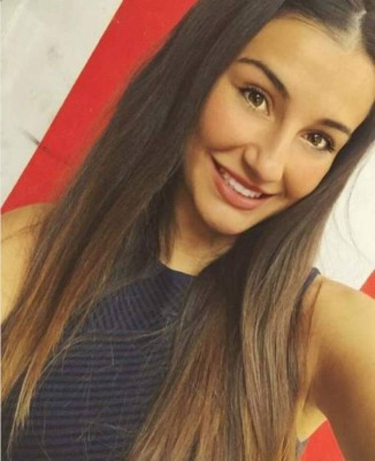 Adriana luce hermosa siempre.