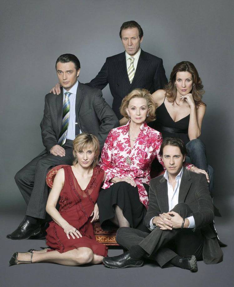 Gascón comenzó su carrera en la televisión española a finales de los años 80, participando en programas y series como “La Tele es Tuya Colega” y “El Súper”, donde interpretó a Guillermo, un personaje que le dio gran popularidad1. También trabajó en producciones como “Calle Nueva” y “El Pasado es Mañana”.