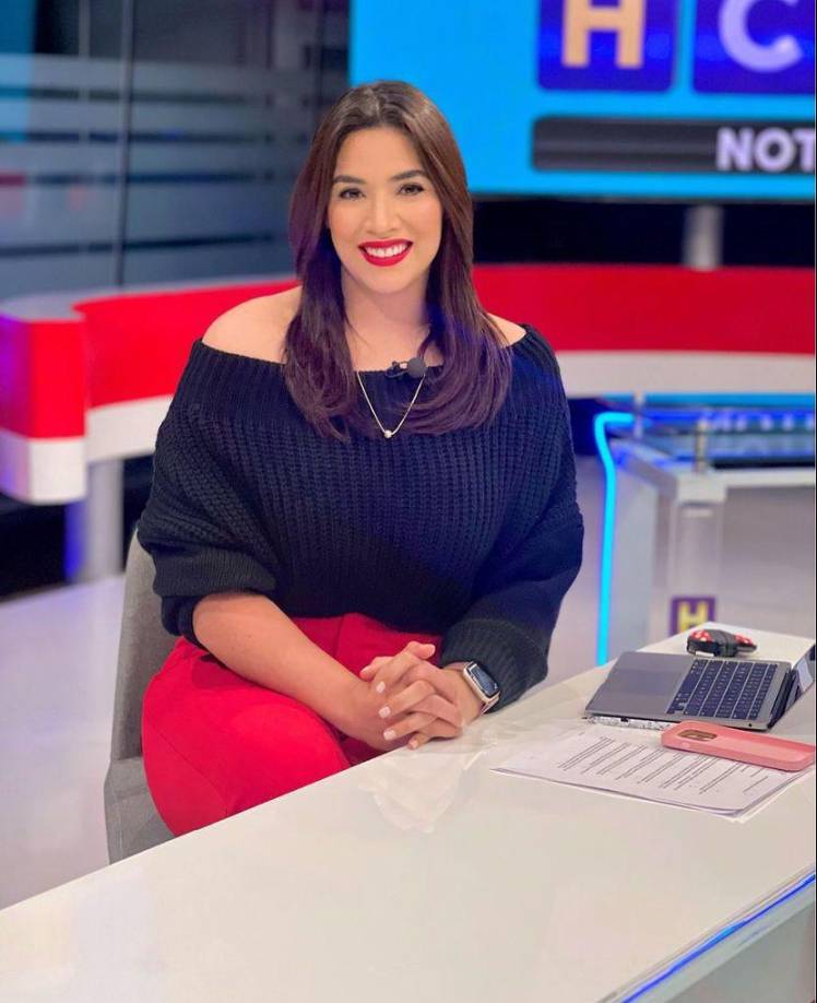 Carolina Lanza es una popular presentadora de televisión hondureña. 