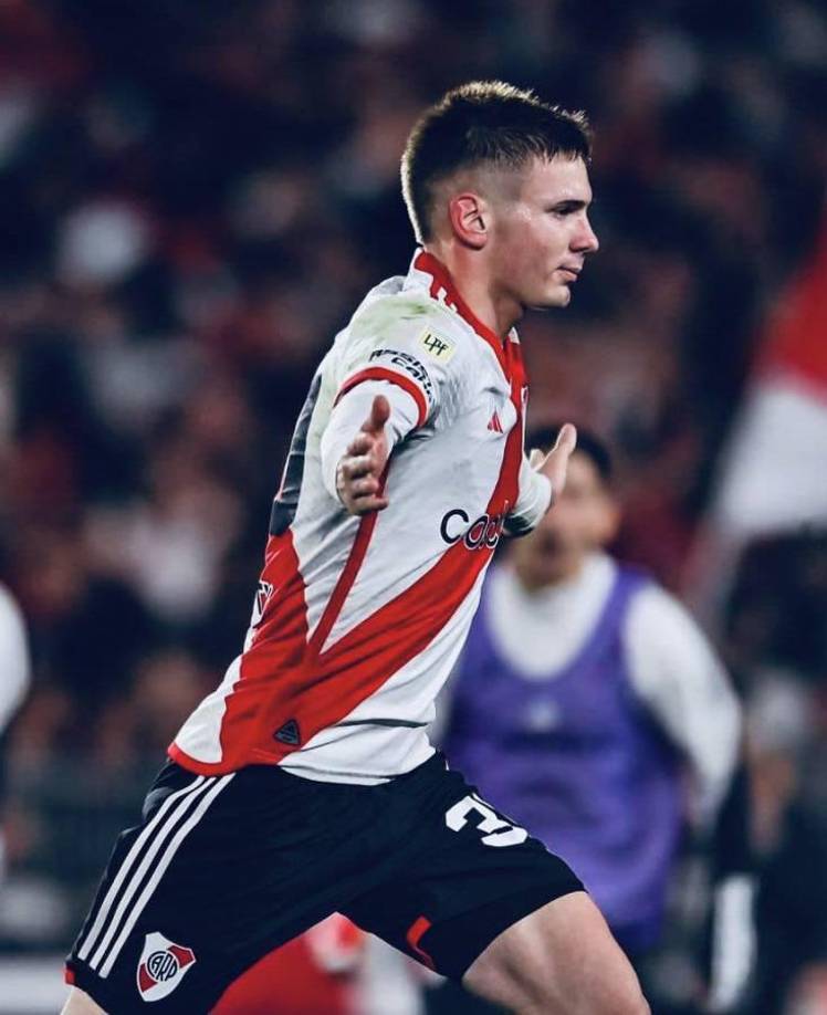 SORPRESA / Real Madrid está dispuesto a pagar 35 millones de euros a River Plate por Franco Mastantuono. José Ángel Sánchez, director general del club blanco y la mano ejecutiva de Florentino Pérez, se reunió con Ignacio Villarroel, vicepresidente de la entidad argntina, para acordar un traspaso que podría darse a conocer en los próximos días.