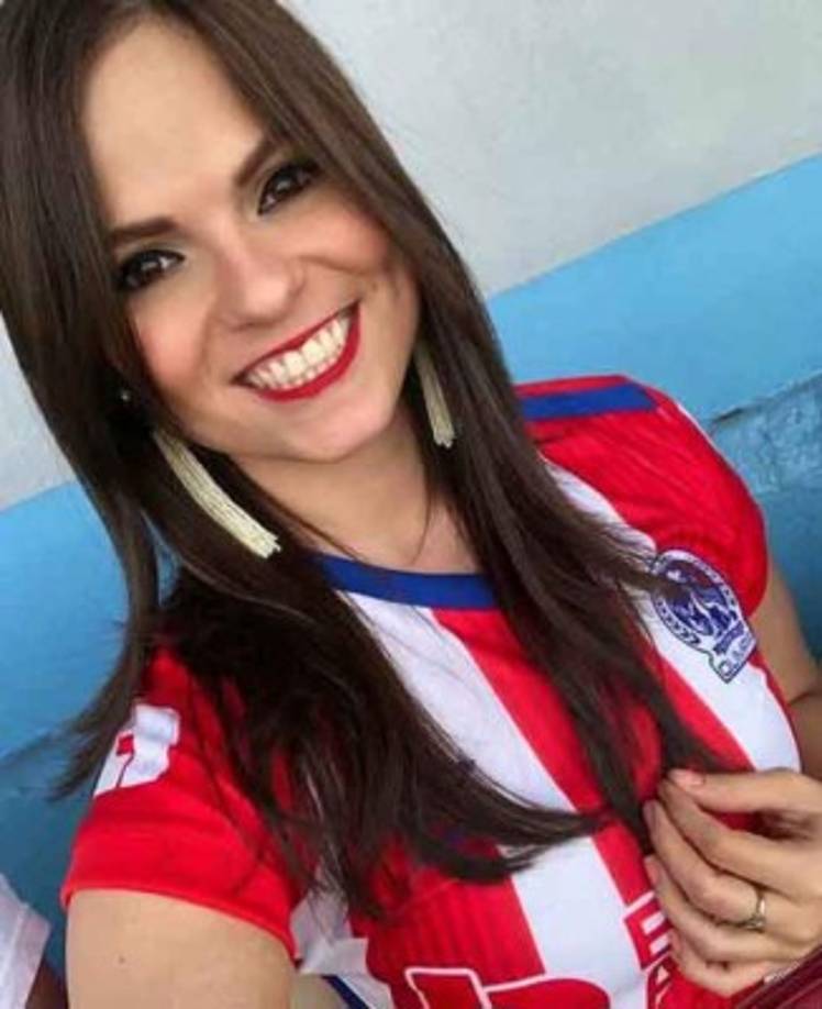 Karen Torres es la esposa del atacante Carlo Costly. La chica siempre asiste a los partidos de local del Olimpia para darle el apoyo a su amado.