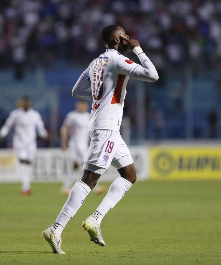Así celebró Yustin Arboleda su gol contra el Marathón.