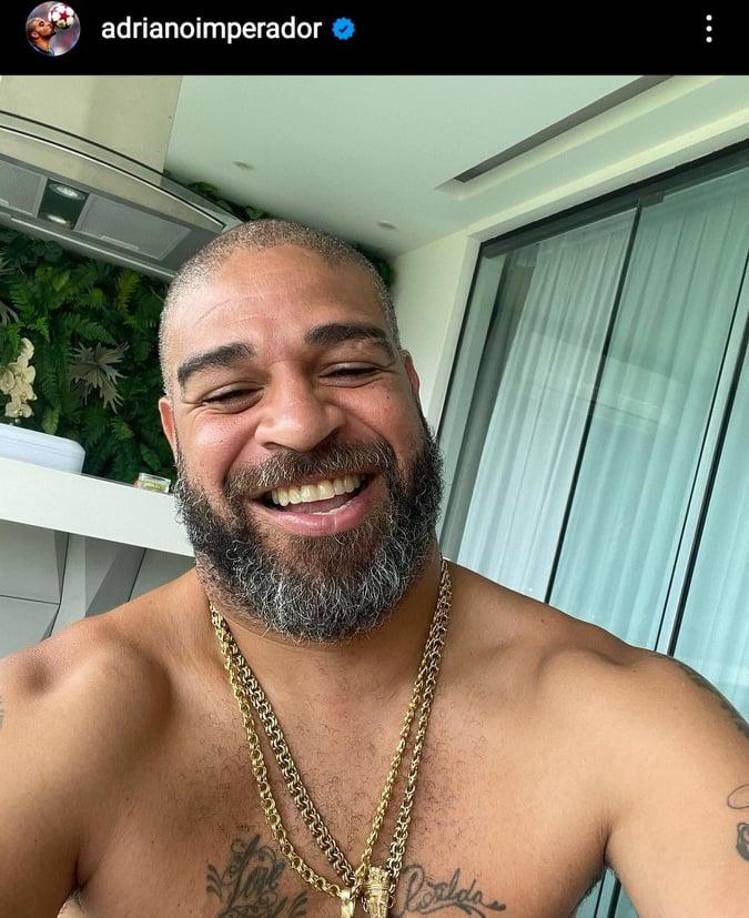 El también conocido como el Emperador inició su carrera en las filas del Flamengo, para después probar suerte en en el Inter, Fiorentina, Parma, São Paulo, Flamengo, Roma, Corinthians y Athletico Paranaense. Su último equipo fue el Miami United F. C.