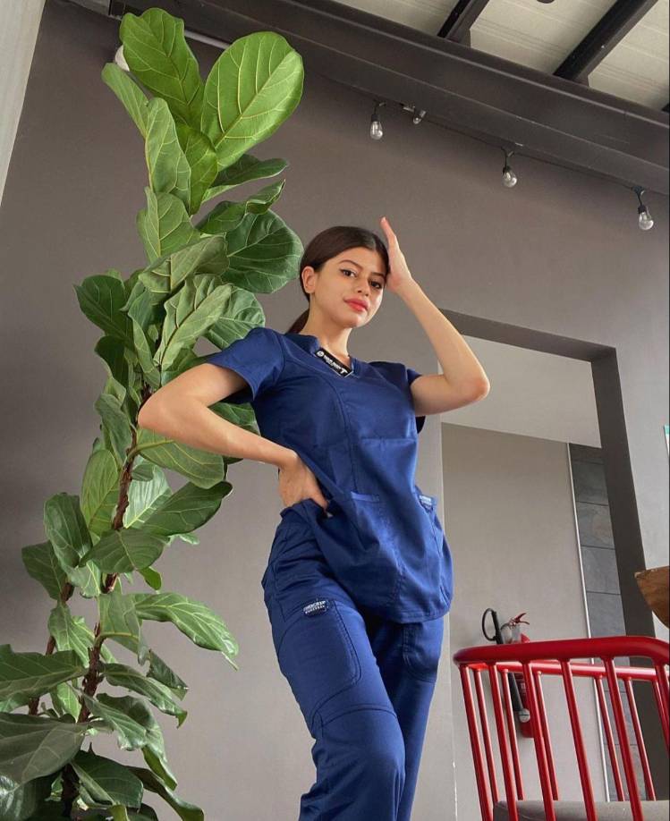 La guapa y futura médico, RackiMinchy también estará en la tarde de fútbol. Esta joven además de llevar su carrera profesional dedica sus tiempos libres a crear contenido en sus diferentes redes sociales. Actualmente cuenta con 105 mil seguidores en Instagram y más de 400 mil en TikTok.