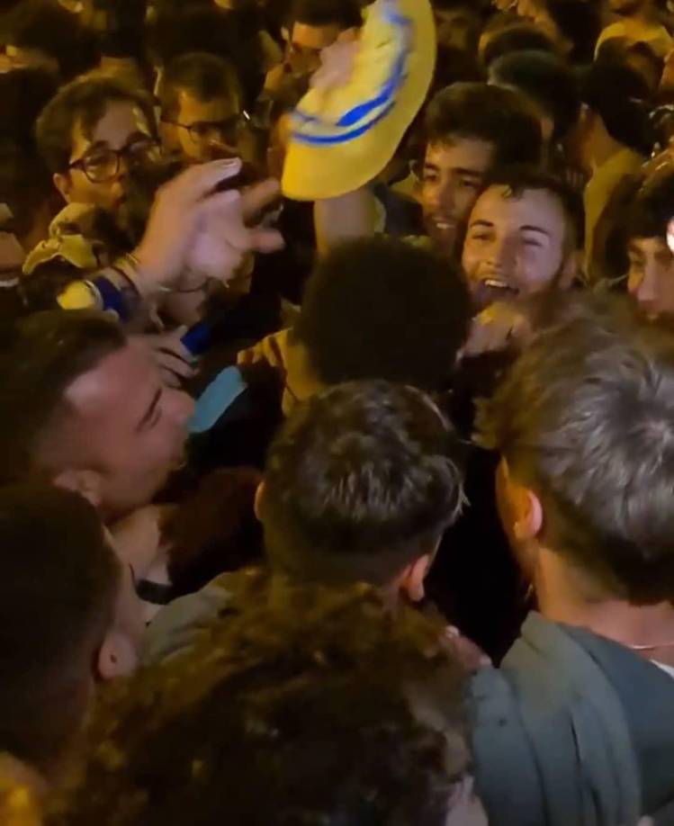 “¡Choco Lozano lo lo lo lo lo!”, fue el cántico de los aficionados del Cádiz. 