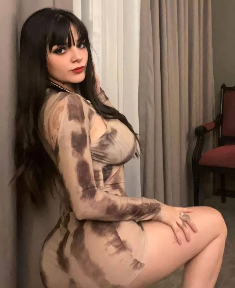 La reciente aparición de Karely Ruiz dejo a todos sorprendidos, ya que no había estado tan activa desde que perdió su cuenta en Instagram, pero ahora ha vuelto en gran forma y bien acompañada de un posible nuevo romance. 