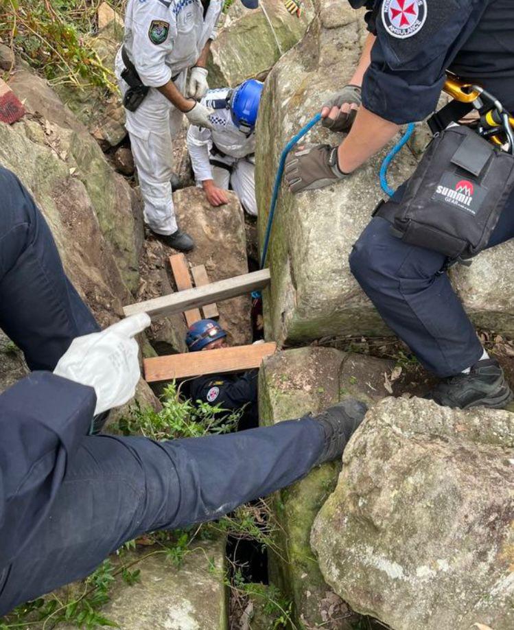 Los amigos de Campbell atemorizados por su vida, procedieron a llamar a los servicios de rescate para la liberación de la joven.