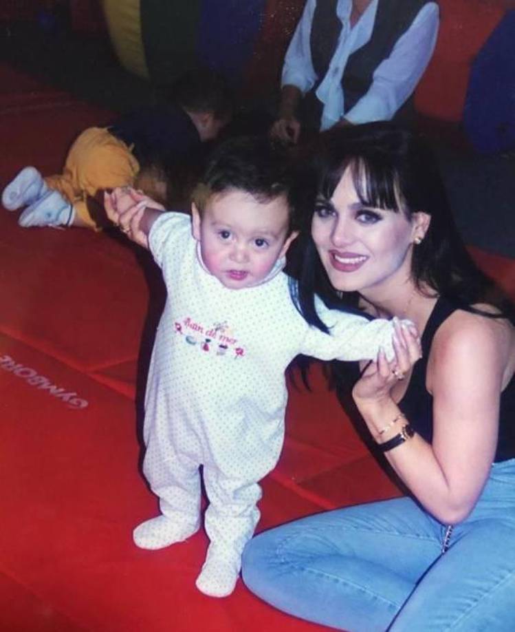 “Lamento profundamente el fallecimiento de Julián Figueroa. @MaribelGuardia no hay palabras para aliviar tu dolor, te abrazo con fuerza”, escribió Ana María Alvarado.