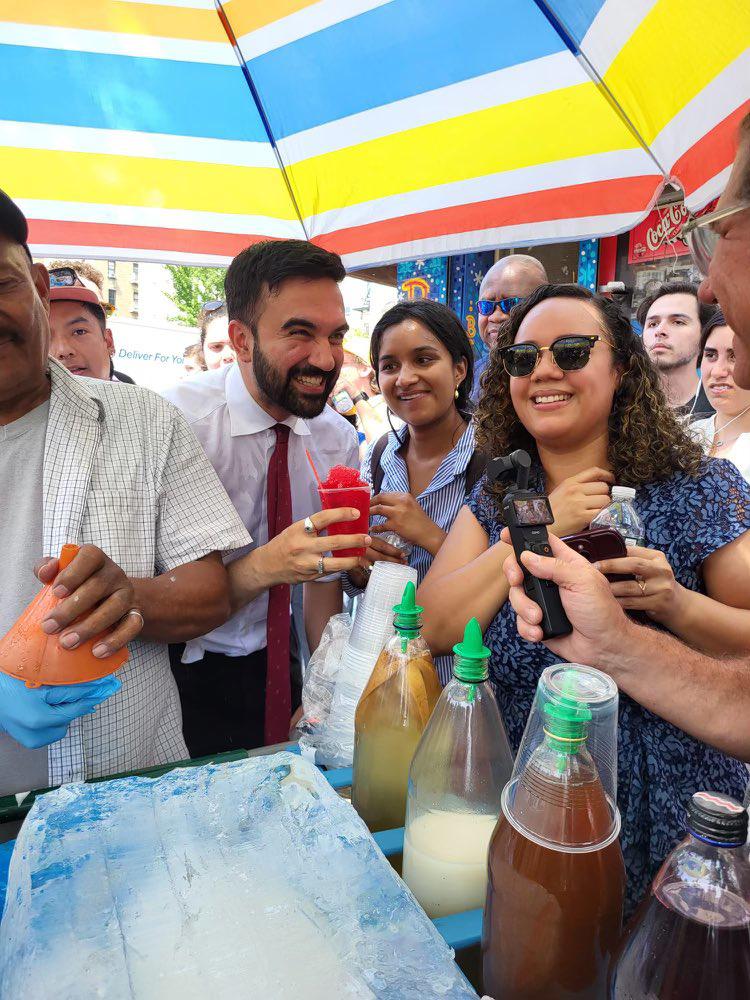 Quién es Zohran Mamdani, el joven musulmán que acaricia la Alcaldía de Nueva York