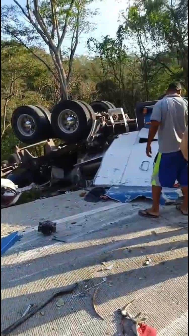 Lista de los heridos en brutal accidente entre bus y rastra en Quimistán